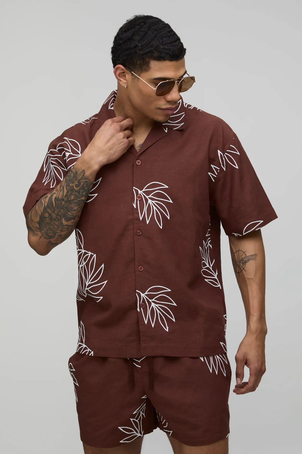 Ensemble Chemise Ample En Lin Broderie Palmier Et Short Décontracté