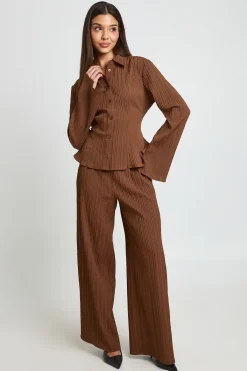 boohoo Ensemble Chemise À Dos Noué Et Pantalon Texturé<Femme Looks Chocolat|Ensembles