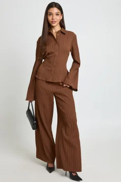 boohoo Ensemble Chemise À Dos Noué Et Pantalon Texturé<Femme Looks Chocolat|Ensembles