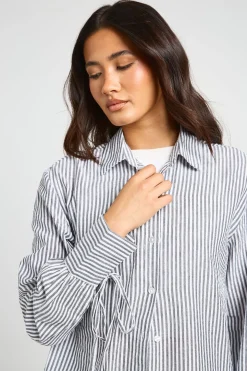 Ensemble Chemise Et Short Coordonné À Rayures Froissées Avec Poignets À Nouer