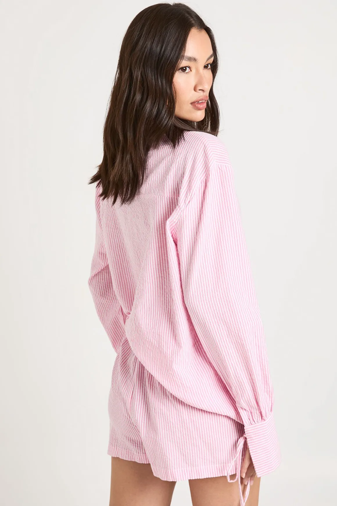 Ensemble Chemise Et Short Coordonné À Rayures Froissées Avec Poignets À Nouer