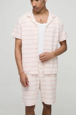 boohooMAN Ensemble chemise et short en jersey à col renversé, coupe régulière, motif rayé texturé façon gaufre<Homme Ensembles