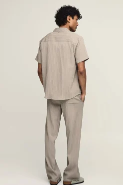 boohooMAN Ensemble Chemise Manches Courtes Coupe Droite Texture Plissée Irrégulière Et Pantalon Décontracté<Homme Ensembles|Tenues De Soirée Grande Taille
