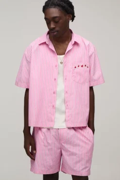 boohooMAN Ensemble Chemise Oversize Et Short Ample À Rayures Avec Détail De Poche Et Étoiles Brodées<Homme Ensembles