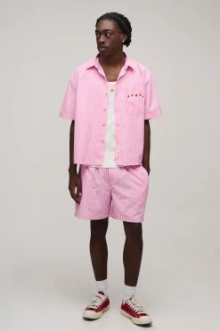 boohooMAN Ensemble Chemise Oversize Et Short Ample À Rayures Avec Détail De Poche Et Étoiles Brodées<Homme Ensembles