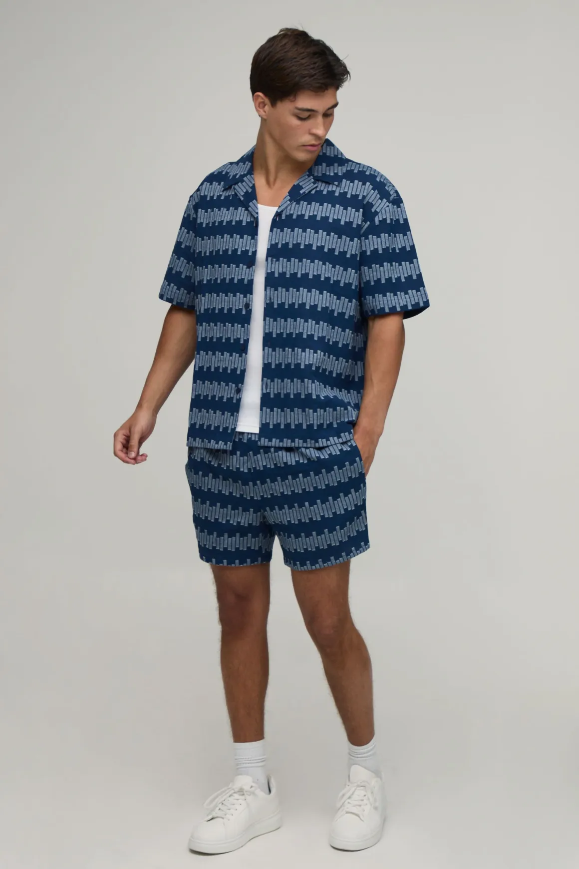 Ensemble Chemise Oversize Et Short Décontracté À Rayures Géométriques