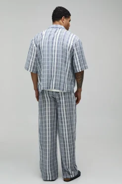 boohooMAN Ensemble Chemise Oversize Et Pantalon Décontracté En Gaze De Coton Légère À Rayures<Homme Ensembles|Tout Afficher