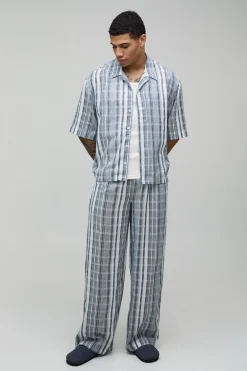 boohooMAN Ensemble Chemise Oversize Et Pantalon Décontracté En Gaze De Coton Légère À Rayures<Homme Ensembles|Tout Afficher