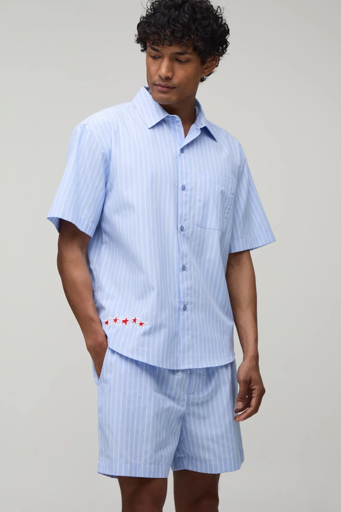 Ensemble Chemise Oversize À Ourlet Courbe Et Short Ample En Popeline Rayée Avec Broderie Étoile
