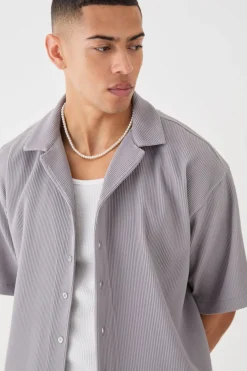 Ensemble chemise plissée à manches courtes surdimensionnée et short