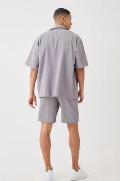 Ensemble chemise plissée à manches courtes surdimensionnée et short