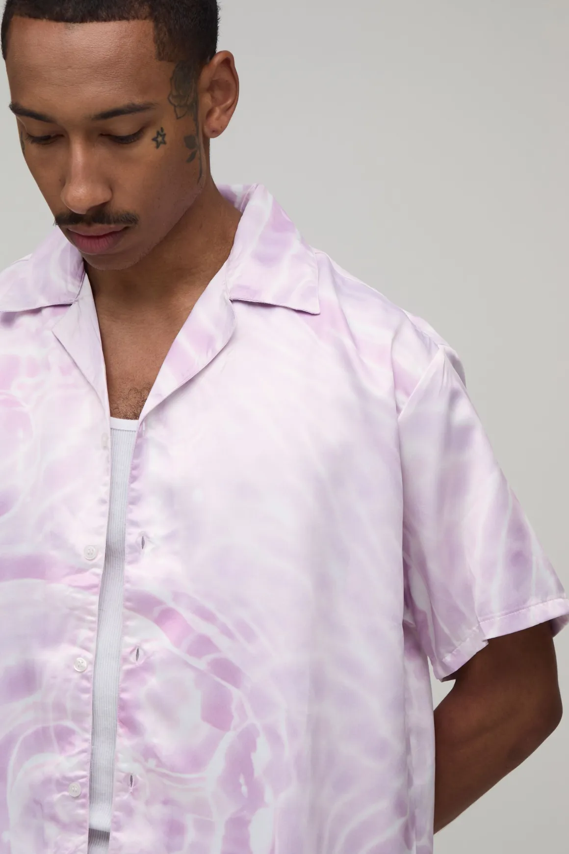 Ensemble Chemise Satinée À Manches Courtes Imprimé Aquatique Oversize Et Short