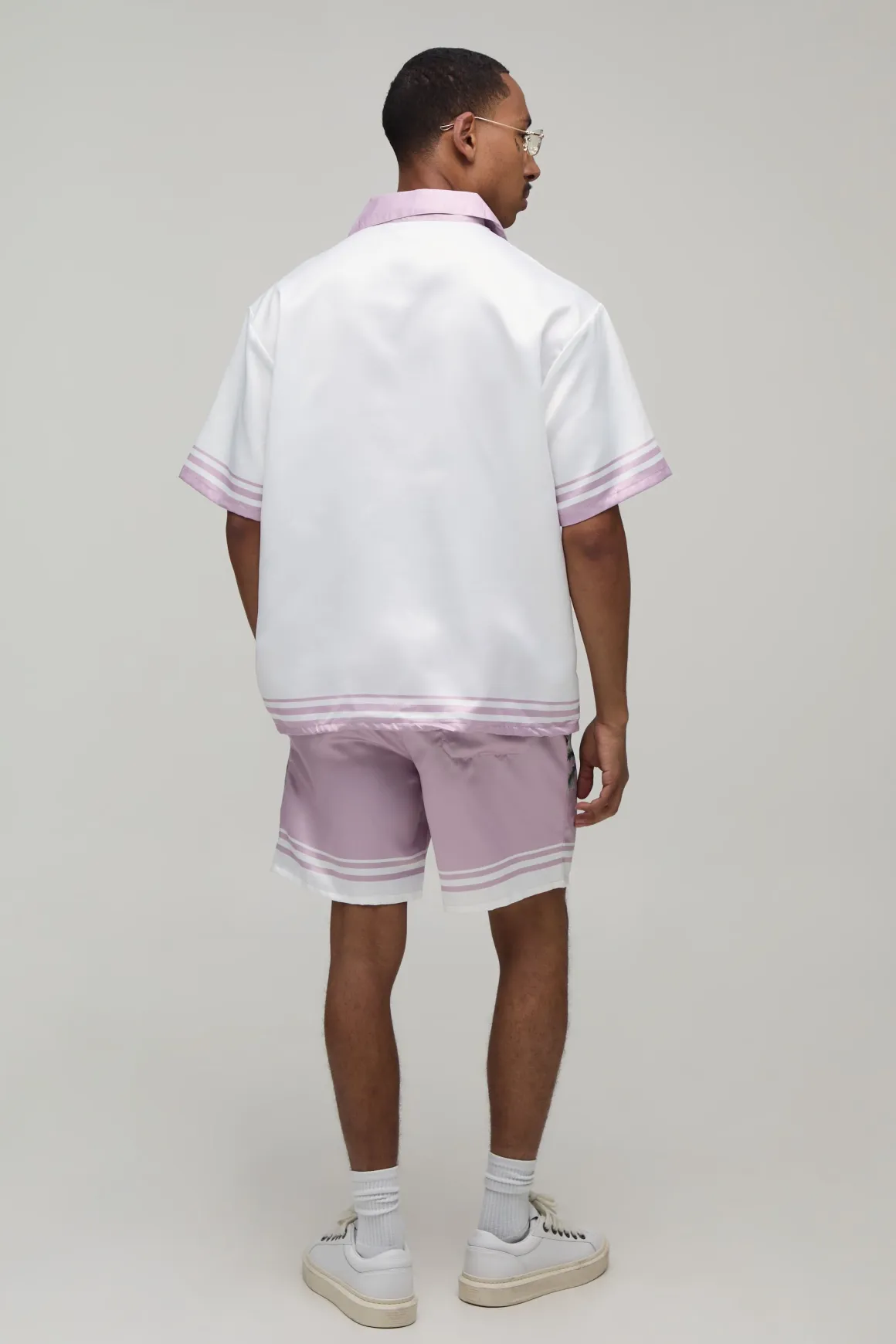Ensemble Chemise Satinée Oversize À Manches Courtes Imprimé Moto Et Short Assorti