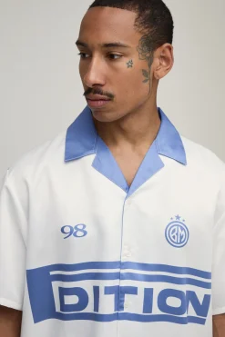 boohooMAN Ensemble Chemise Satinée Oversize À Manches Courtes Et Short Imprimé Sport Édition<Homme Ensembles