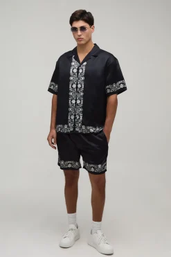 Ensemble Chemise Satinée Oversize À Manches Courtes Et Short À Imprimé Floral Bordure