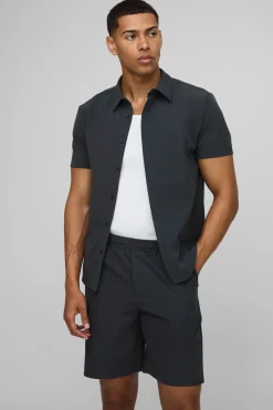 Ensemble Chemise Stretch Technique à la Coupe Régulière & Short de Confort