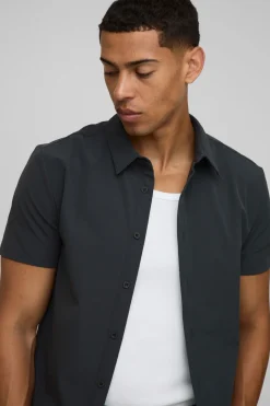 Ensemble Chemise Stretch Technique à la Coupe Régulière & Short de Confort
