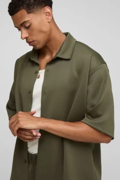 Ensemble chemise surdimensionnée à col scuba et short