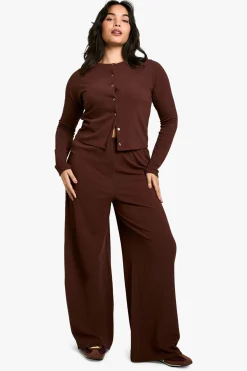 boohoo ensemble coordonné cardigan froissé grande taille et pantalon à jambes larges<Femme Looks Chocolat|Ensembles