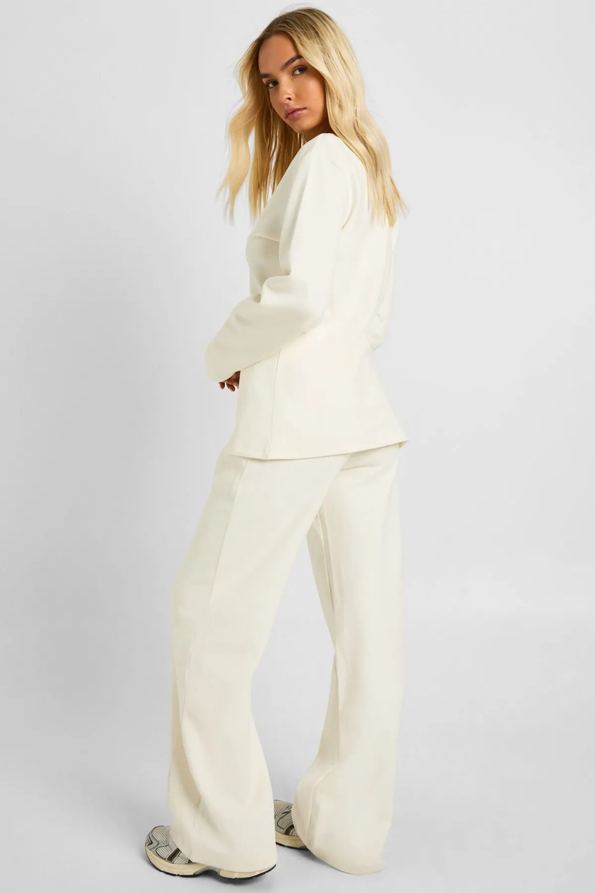 boohoo Ensemble Coordonné Cardigan À Manches Ballon Et Bouton Détail Et Pantalon En Jersey Interlock<Femme Ensembles