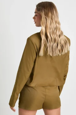 Ensemble coordonné chemise et short à épaulettes longues