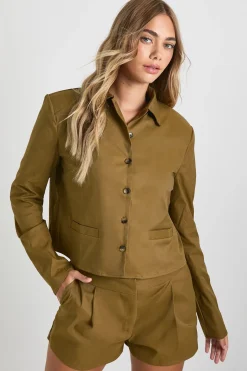 Ensemble coordonné chemise et short à épaulettes longues