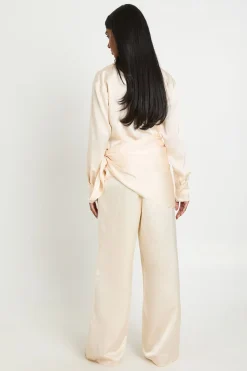 Ensemble Coordonné Chemise Et Pantalon En Satin Avec Taille Nouée