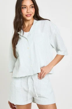 Ensemble Coordonné Chemise À Manches Courtes Et Short À Rayures