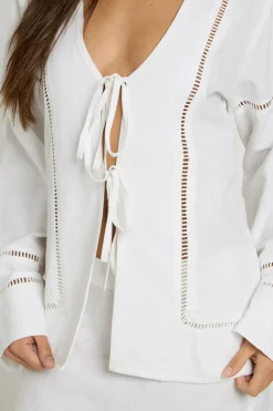 Ensemble Coordonné Chemise À Nouer Devant Avec Insertions Échelle En Lin Et Mini-jupe