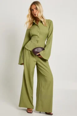 Ensemble coordonné : chemise texturée à nouer dans le dos et pantalon assorti