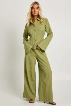 Ensemble coordonné : chemise texturée à nouer dans le dos et pantalon assorti
