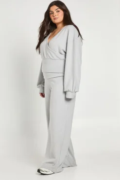 boohoo Ensemble Coordonné Côtelé Doux Avec Haut Croisé Froncé Et Pantalon À Revers<Femme Ensembles