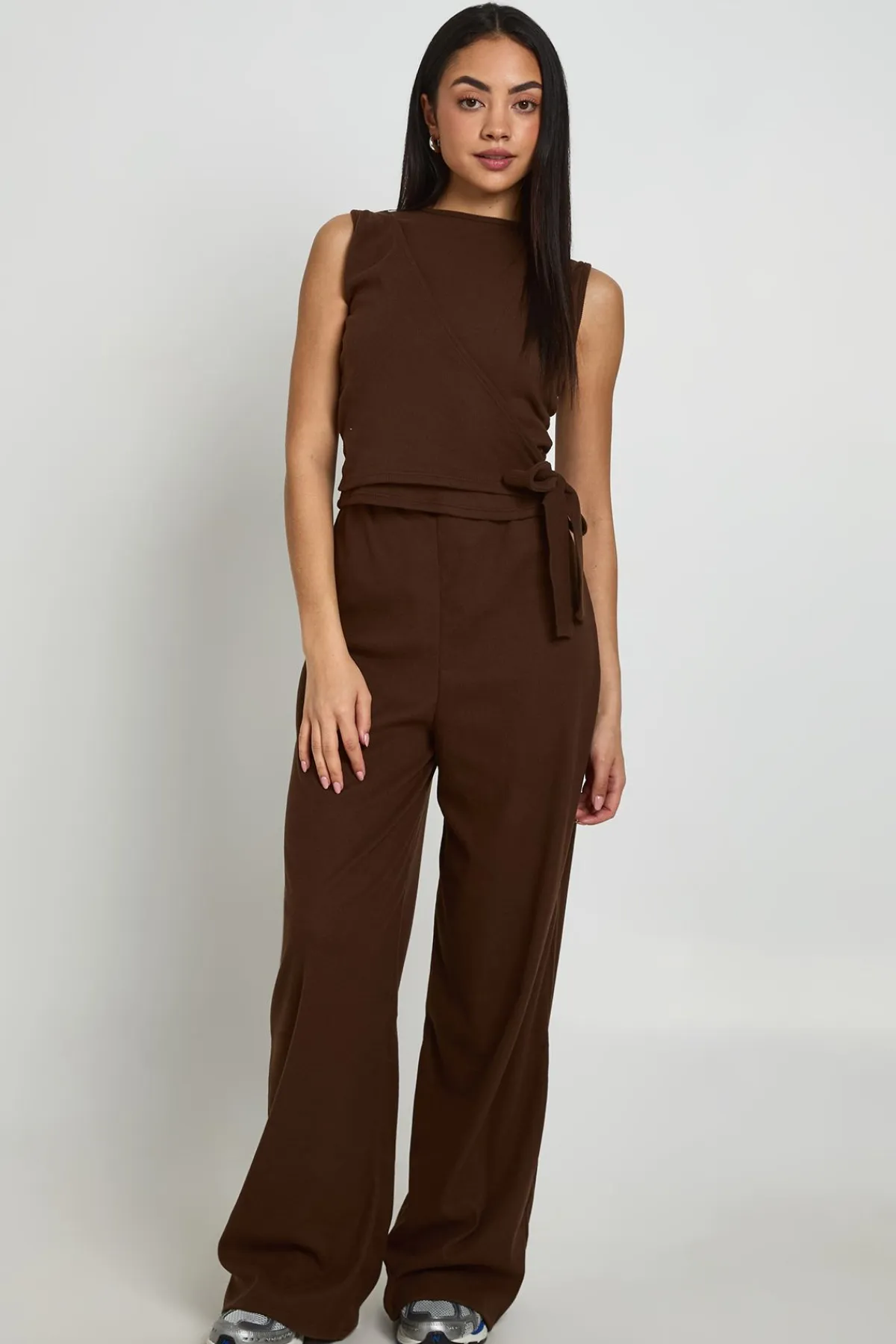 boohoo Ensemble Coordonné Côtelé À Taille Portefeuille Et Jambes Larges<Femme Looks Chocolat|Ensembles