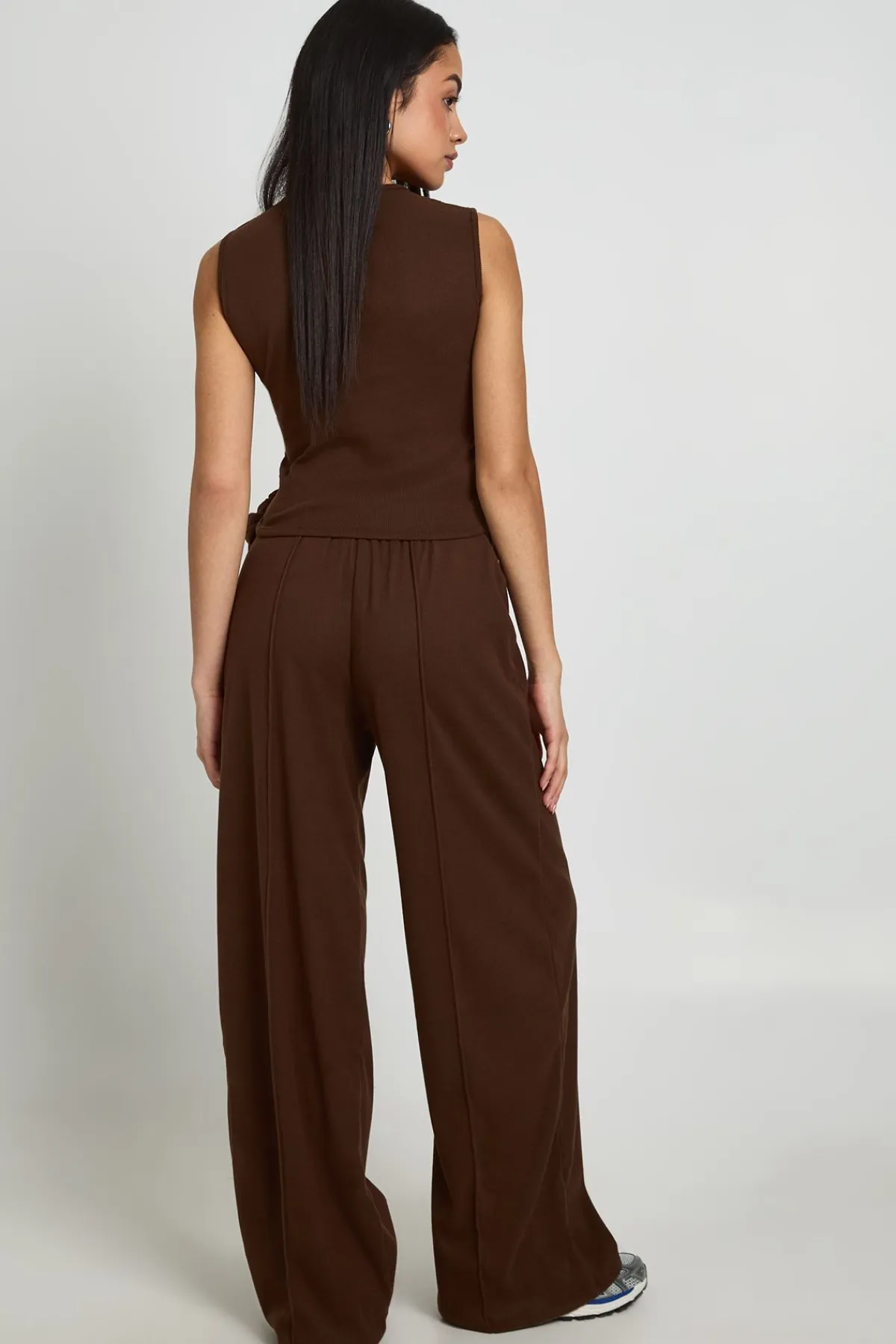boohoo Ensemble Coordonné Côtelé À Taille Portefeuille Et Jambes Larges<Femme Looks Chocolat|Ensembles