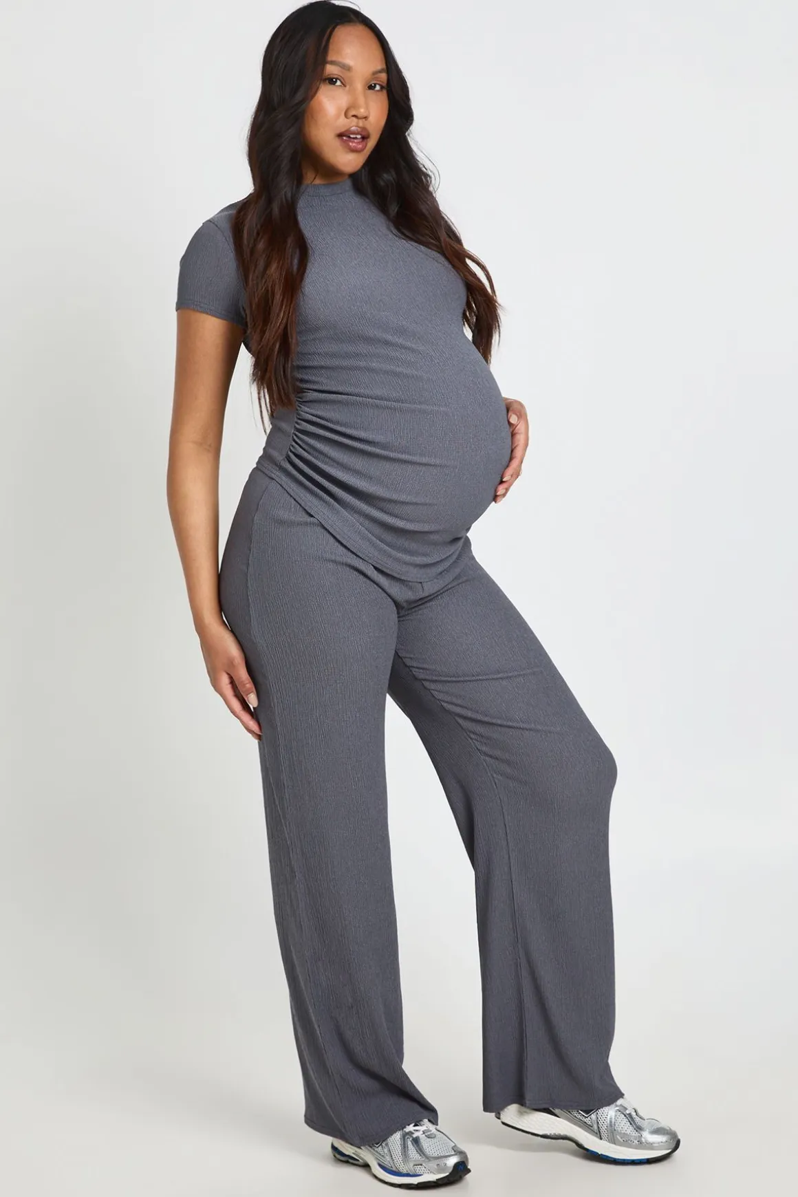 Ensemble Coordonné De Maternité T-shirt Côtés Froncés Et Pantalon Large