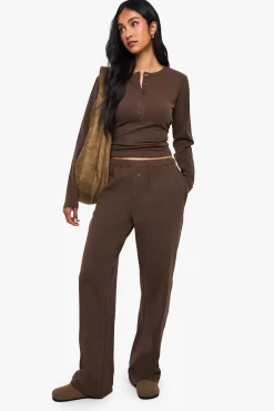 Ensemble coordonné en coton : haut boutonné à encolure échancrée et pantalon