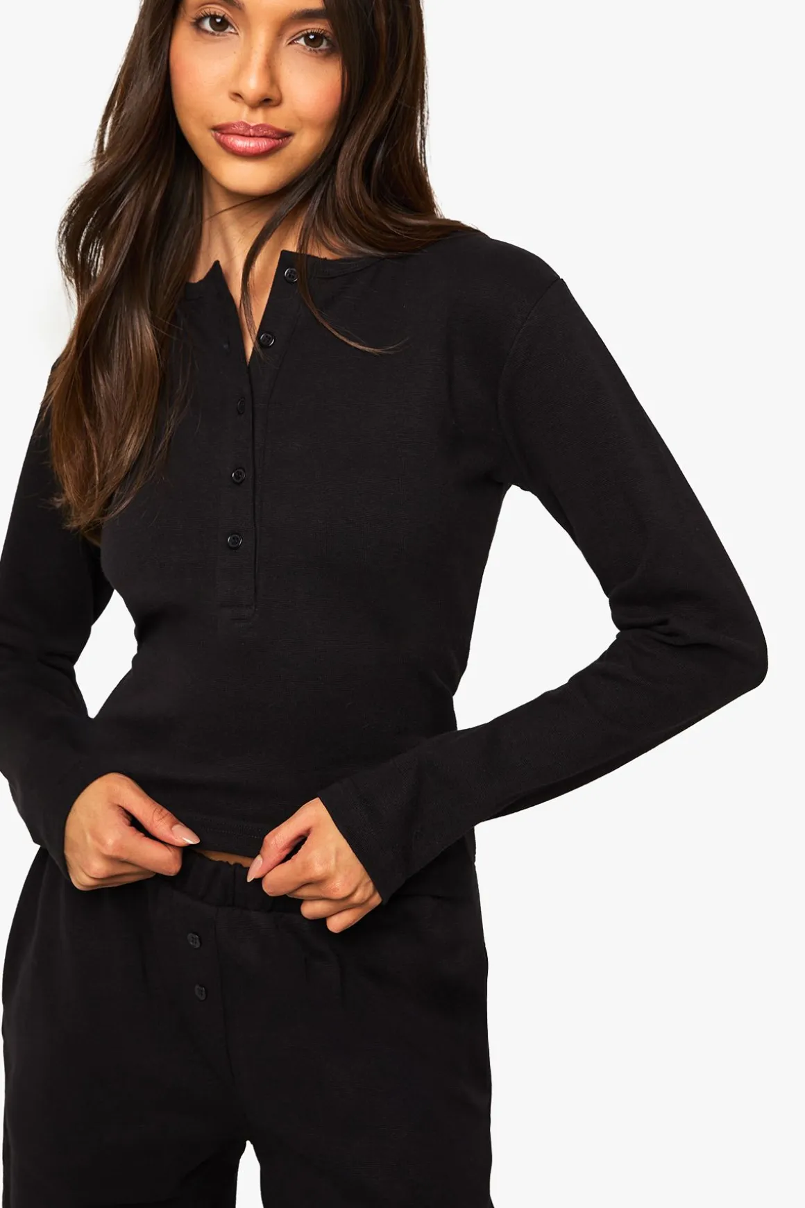 Ensemble coordonné en coton : haut à encolure dégagée avec boutons et pantalon assorti