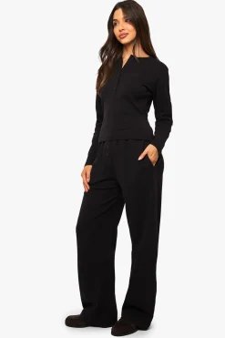 Ensemble coordonné en coton : haut à encolure dégagée avec boutons et pantalon assorti