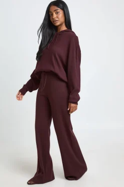Ensemble Coordonné En Maille Haut À Casynthétiqueche Et Pantalon Large