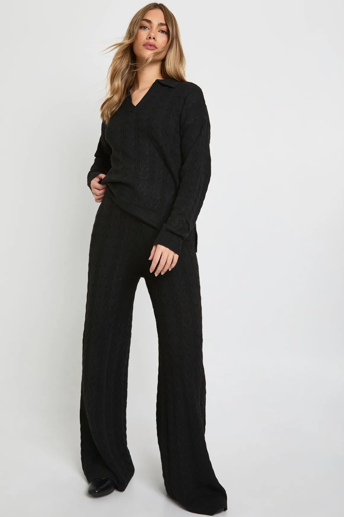 Ensemble coordonné en maille torsadée douce à col polo et pantalon à jambes larges
