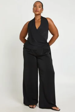 boohoo Ensemble Coordonné Grande Taille Avec Top Drapé À Col Bénitier Et Pantalon Fluide<Femme Ensembles