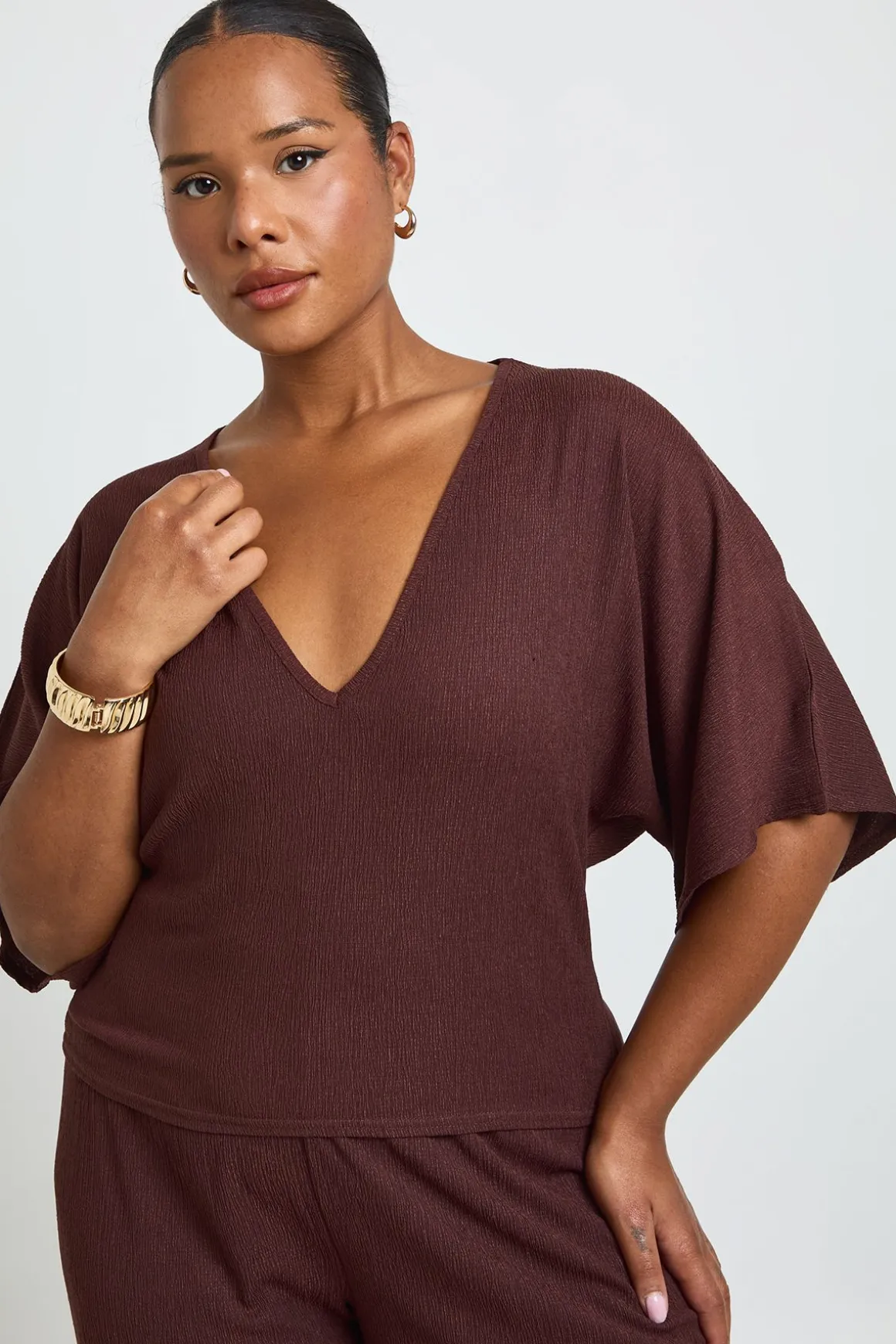 Ensemble Coordonné Grande Taille Haut Texturé Col V Taille Cintrée Et Pantalon Jambes Larges