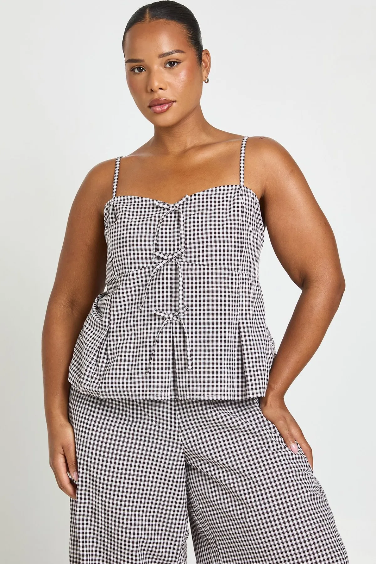 boohoo Ensemble Coordonné Grande Taille Top Caraco Et Pantalon Large À Carreaux Vichy Avec Détail Nœud<Femme Looks Chocolat|Ensembles