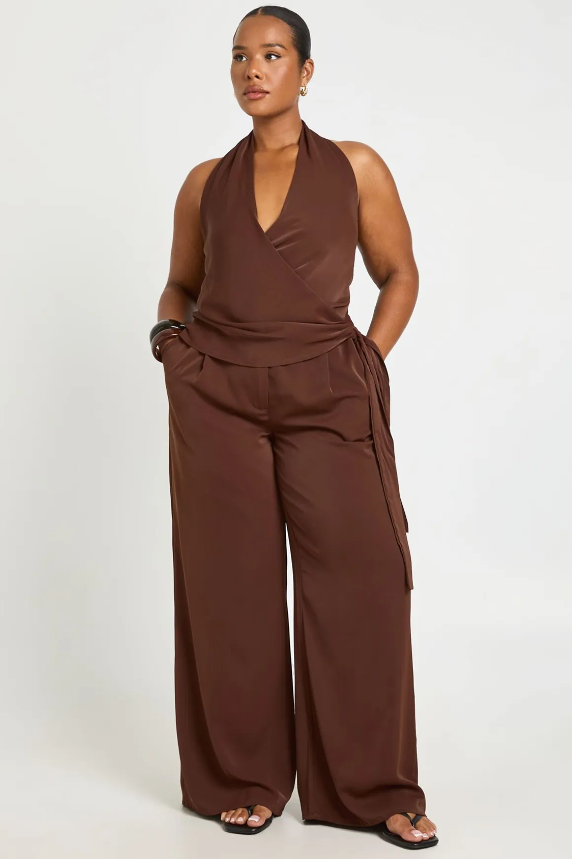 Ensemble Coordonné Grande Taille Avec Top Drapé Col Bénitier Et Pantalon Large