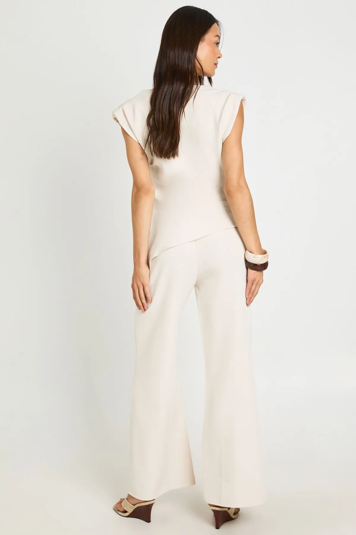 boohoo Ensemble Coordonné Haut Asymétrique À Épaulettes Et Pantalon Droit Long<Femme Tons Neutres|Ensembles