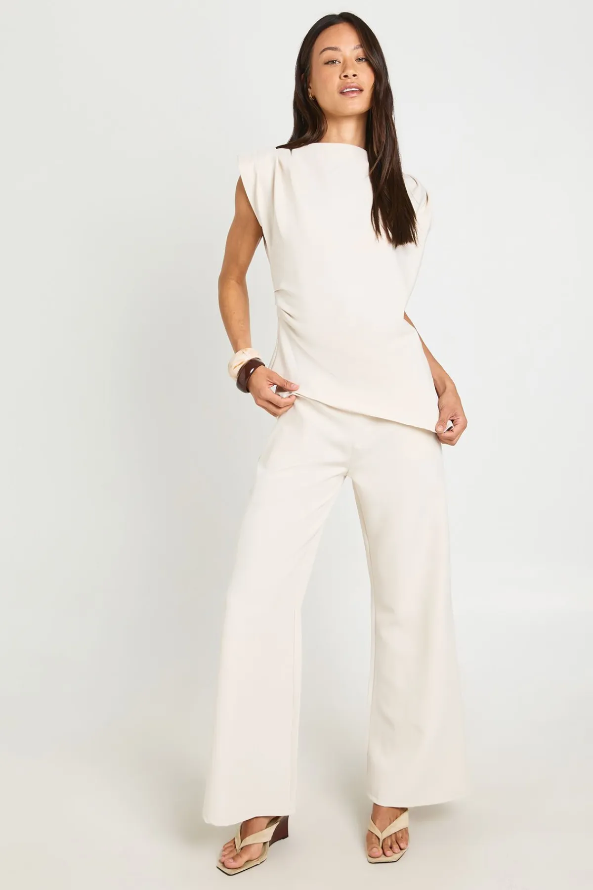 boohoo Ensemble Coordonné Haut Asymétrique À Épaulettes Et Pantalon Droit Long<Femme Tons Neutres|Ensembles