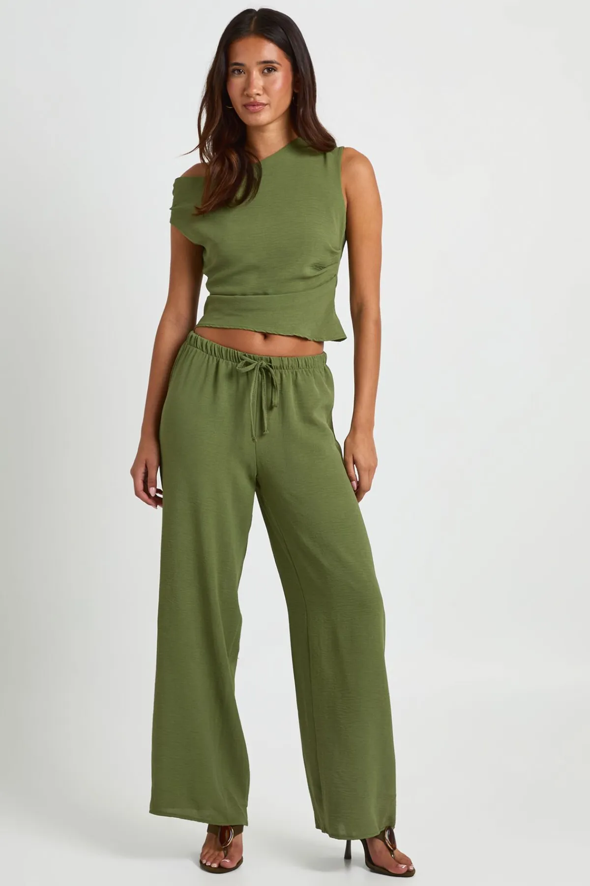 boohoo Ensemble Coordonné Haut Asymétrique Et Pantalon En Crêpe Martelé<Femme Ensembles