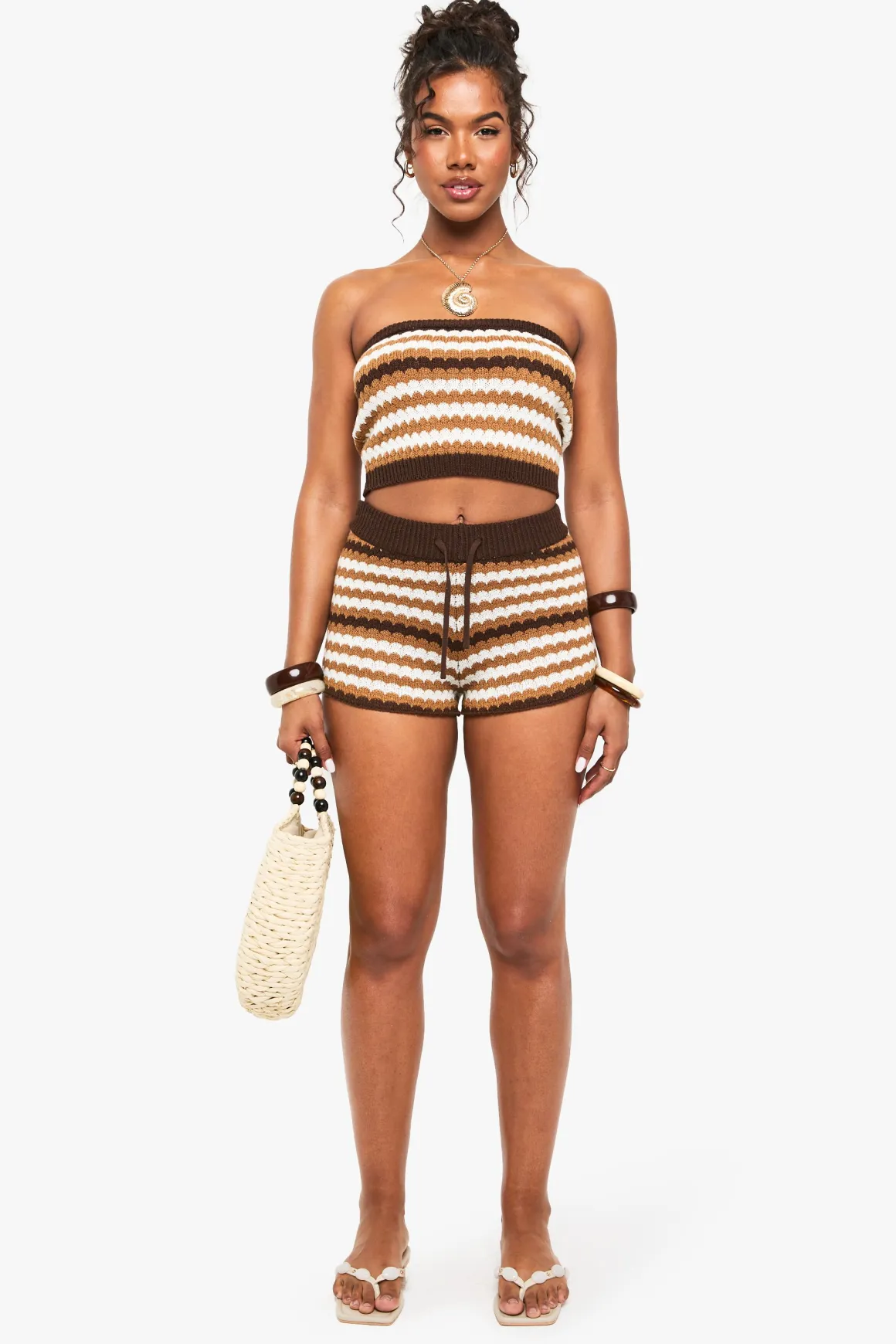 Ensemble coordonné : haut bandeau tricoté en crochet à rayures ondulées et mini short