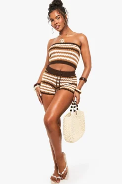 Ensemble coordonné : haut bandeau tricoté en crochet à rayures ondulées et mini short