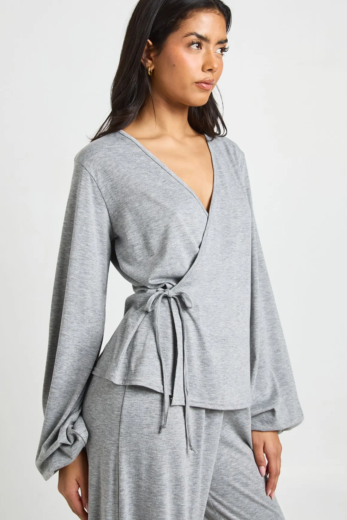 Ensemble Coordonné Haut Cache-Cœur à Taille Nouée et Pantalon Chiné